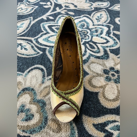 Kenzie Leather Pumps size 7.5 - Picture 2 of 7